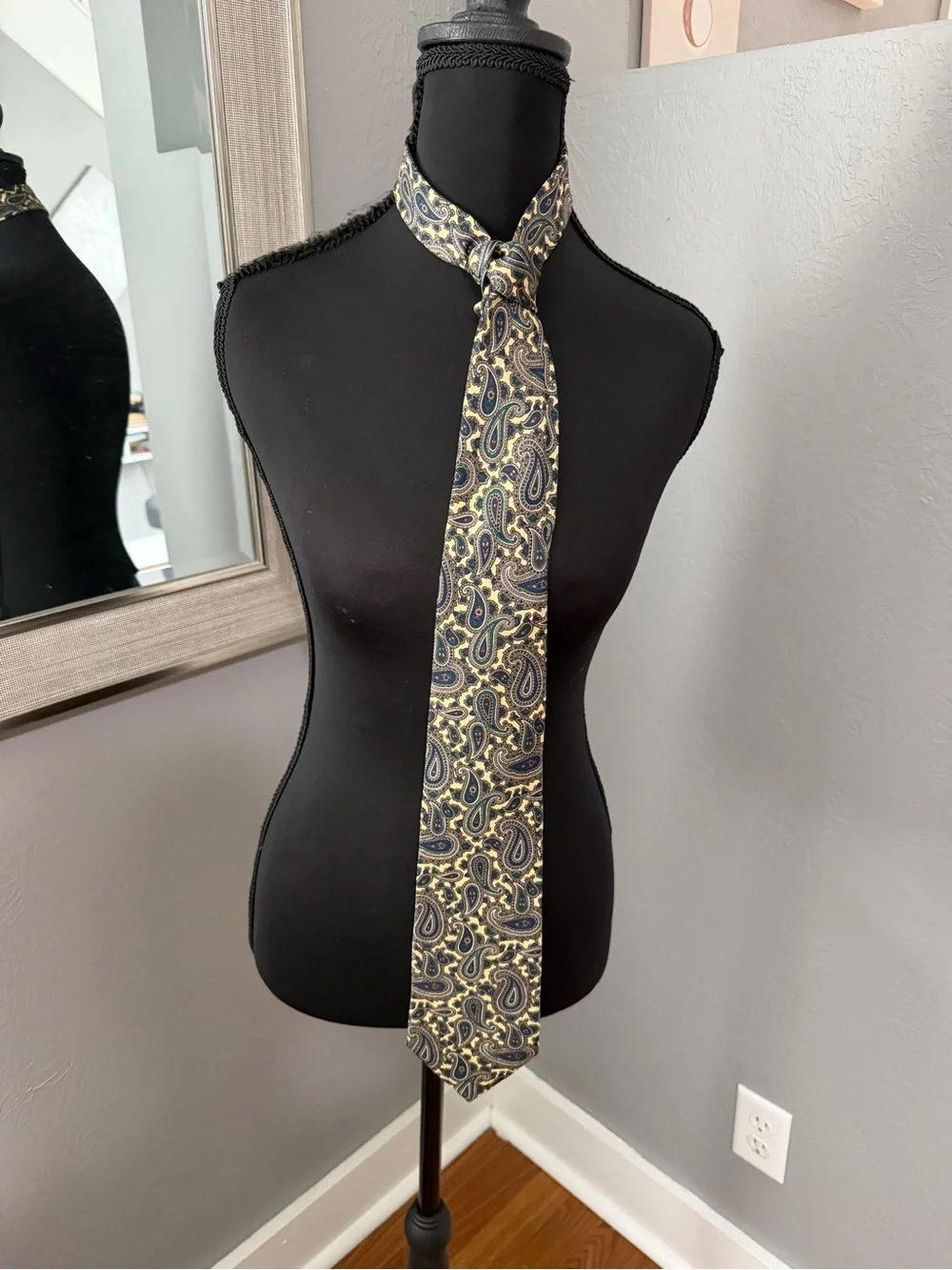 Bert Pulitzer Collectors Edition Paisley Silk Neck Tie. Made in USA